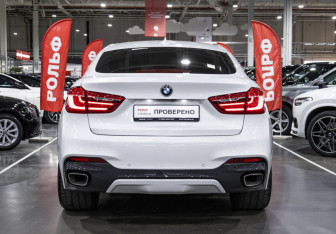 Подержанный автомобиль BMW X6 2016 года (12 фото)