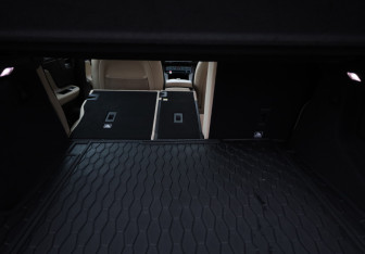 Подержанный автомобиль Jaguar F-Pace 2017 года (16 фото)