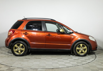 Подержанный автомобиль Suzuki SX4 Hatchback 2010 года (4 фото)