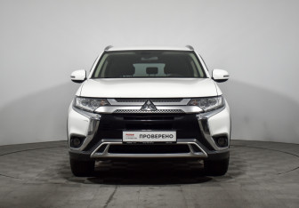 Подержанный автомобиль Mitsubishi Outlander 2019 года (2 фото)