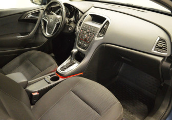 Подержанный автомобиль Opel Astra Hatchback 2014 года (12 фото)