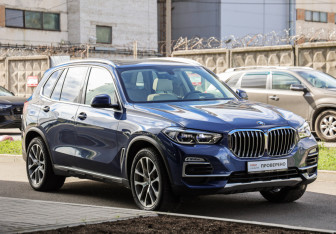 Подержанный автомобиль BMW X5 2020 года (5 фото)