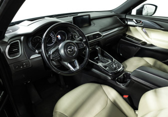 Подержанный автомобиль Mazda CX-9 2017 года (11 фото)