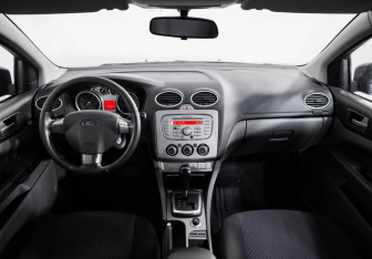 Подержанный автомобиль Ford Focus Sedan 2008 года (8 фото)