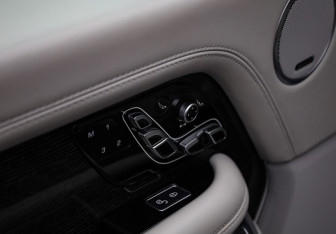 Подержанный автомобиль Land Rover Range Rover 2019 года (16 фото)