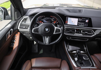 Подержанный автомобиль BMW X5 2019 года (15 фото)