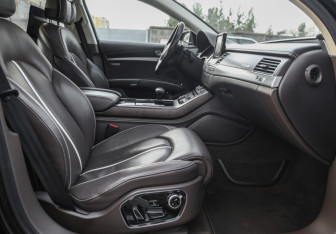 Подержанный автомобиль Audi A8 2011 года (28 фото)