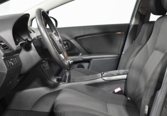 Подержанный автомобиль Toyota Avensis Sedan 2009 года (10 фото)
