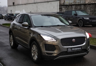 Подержанный автомобиль Jaguar E-Pace 2018 года (4 фото)