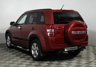 Подержанный автомобиль Suzuki Grand Vitara 2010 года (7 фото)