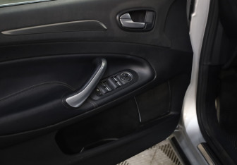 Подержанный автомобиль Ford Mondeo Sedan 2008 года (17 фото)