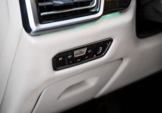 Подержанный автомобиль BMW X6 2021 года (20 фото)