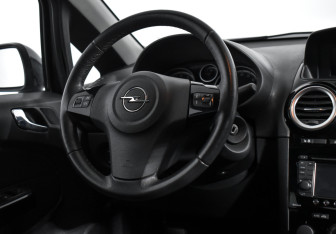 Подержанный автомобиль Opel Corsa 2012 года (15 фото)