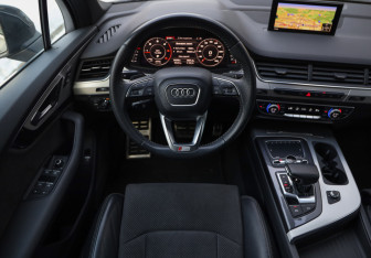 Подержанный автомобиль Audi Q7 2019 года (11 фото)