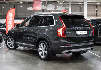 Подержанный автомобиль Volvo XC90 2018 года (11 фото)