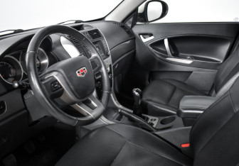 Подержанный автомобиль Geely Emgrand X7 2015 года (9 фото)