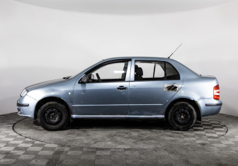 Подержанный автомобиль Skoda Fabia Hatchback 2004 года (8 фото)