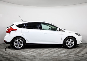 Подержанный автомобиль Ford Focus Hatchback 2013 года (4 фото)
