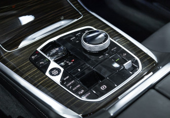 Подержанный автомобиль BMW X7 2023 года (33 фото)