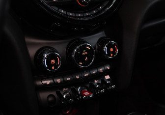 Подержанный автомобиль MINI Hatch 2019 года (24 фото)