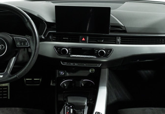 Подержанный автомобиль Audi A4 Sedan 2020 года (14 фото)