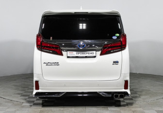 Подержанный автомобиль Toyota Alphard 2020 года (6 фото)