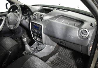 Подержанный автомобиль Renault Duster 2013 года (12 фото)