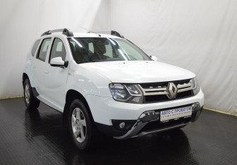 Подержанный автомобиль Renault Duster 2015 года (3 фото)
