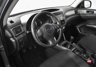 Подержанный автомобиль Subaru Forester Suv 2011 года (9 фото)