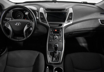 Подержанный автомобиль Hyundai Elantra Sedan 2015 года (16 фото)