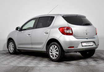 Подержанный автомобиль Renault Sandero 2021 года (7 фото)