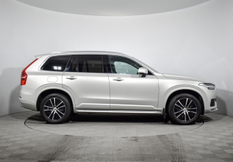 Подержанный автомобиль Volvo XC90 2021 года (4 фото)