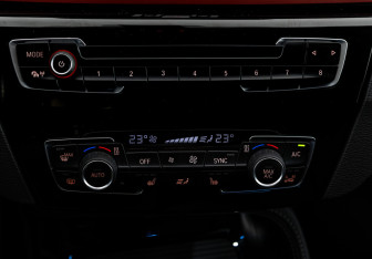 Подержанный автомобиль BMW X1 2017 года (17 фото)