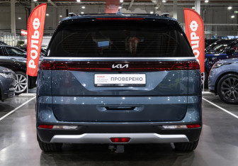 Подержанный автомобиль Kia Carnival 2021 года (9 фото)