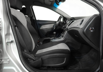 Подержанный автомобиль Chevrolet Cruze Hatchback 2012 года (19 фото)