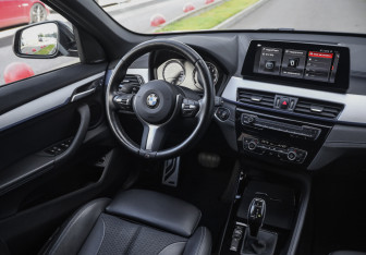 Подержанный автомобиль BMW X1 2019 года (10 фото)