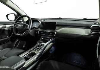 Подержанный автомобиль Geely Coolray 2023 года (9 фото)