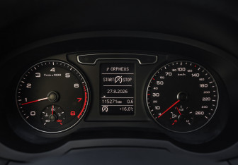 Подержанный автомобиль Audi Q3 2013 года (13 фото)