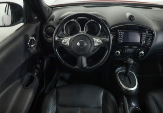 Подержанный автомобиль Nissan Juke 2017 года (10 фото)