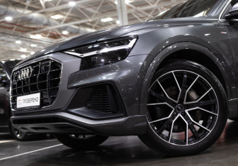 Подержанный автомобиль Audi Q8 2020 года (2 фото)