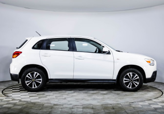 Подержанный автомобиль Mitsubishi ASX 2012 года (4 фото)