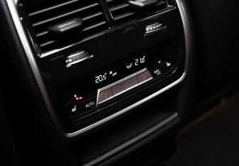 Подержанный автомобиль BMW X6 2022 года (22 фото)