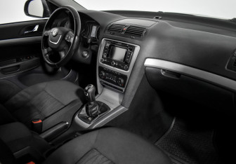 Подержанный автомобиль Skoda Octavia Liftback 2013 года (13 фото)
