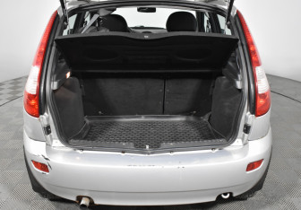 Подержанный автомобиль LADA (ВАЗ) Kalina Hatchback 2011 года (17 фото)