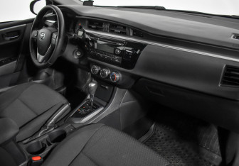 Подержанный автомобиль Toyota Corolla Sedan 2015 года (14 фото)