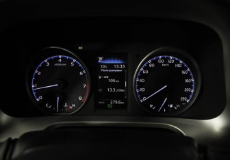 Подержанный автомобиль Toyota RAV4 2018 года (13 фото)