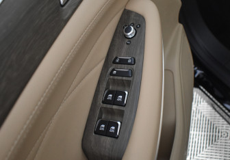 Подержанный автомобиль Evolute i-SPACE 2024 года (22 фото)