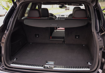 Подержанный автомобиль Porsche Cayenne 2014 года (34 фото)