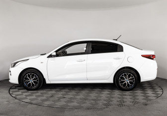 Подержанный автомобиль Kia Rio Sedan 2020 года (8 фото)