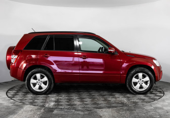 Подержанный автомобиль Suzuki Grand Vitara 2008 года (4 фото)